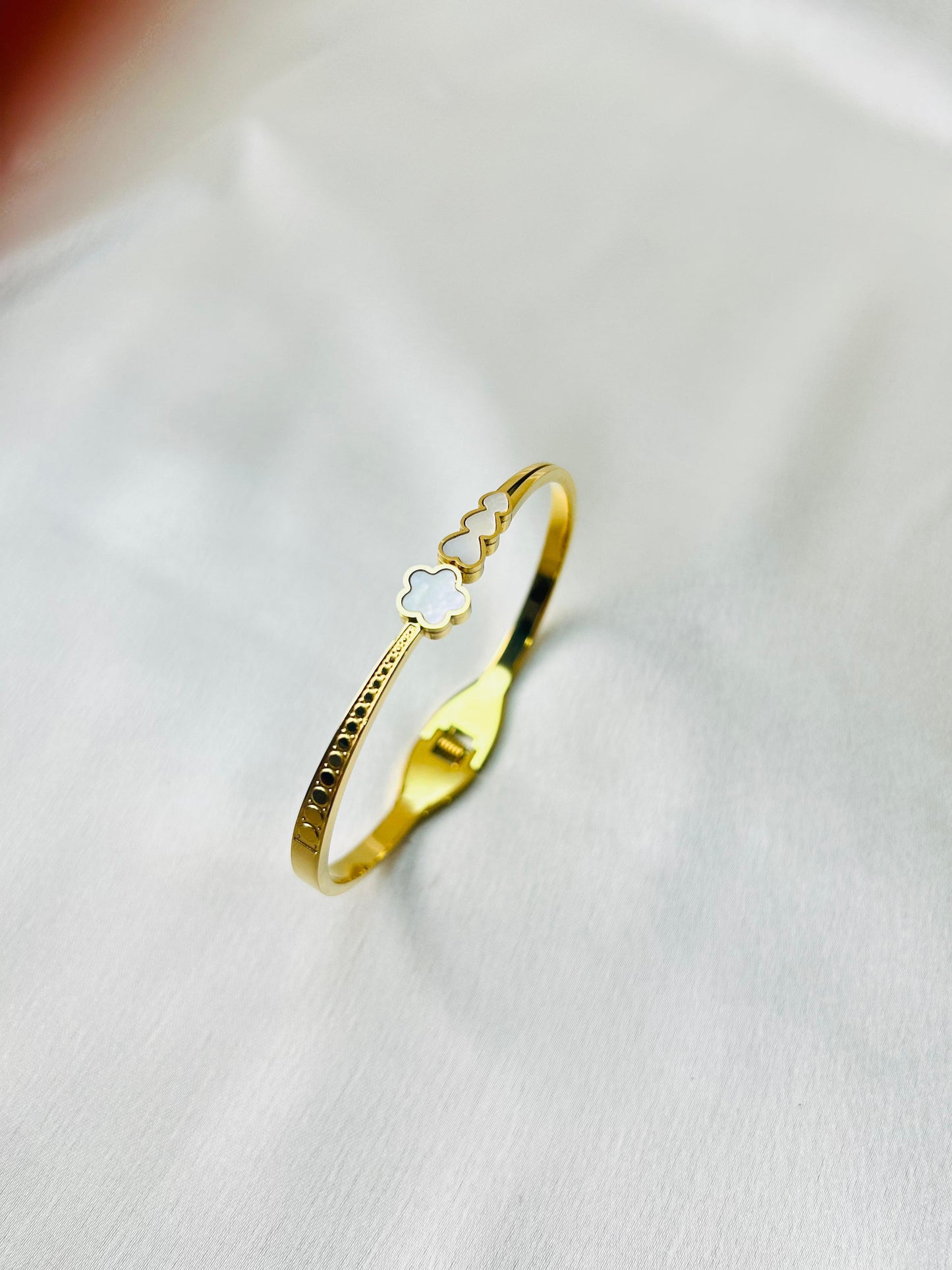 Minimal Hearts Bracelet